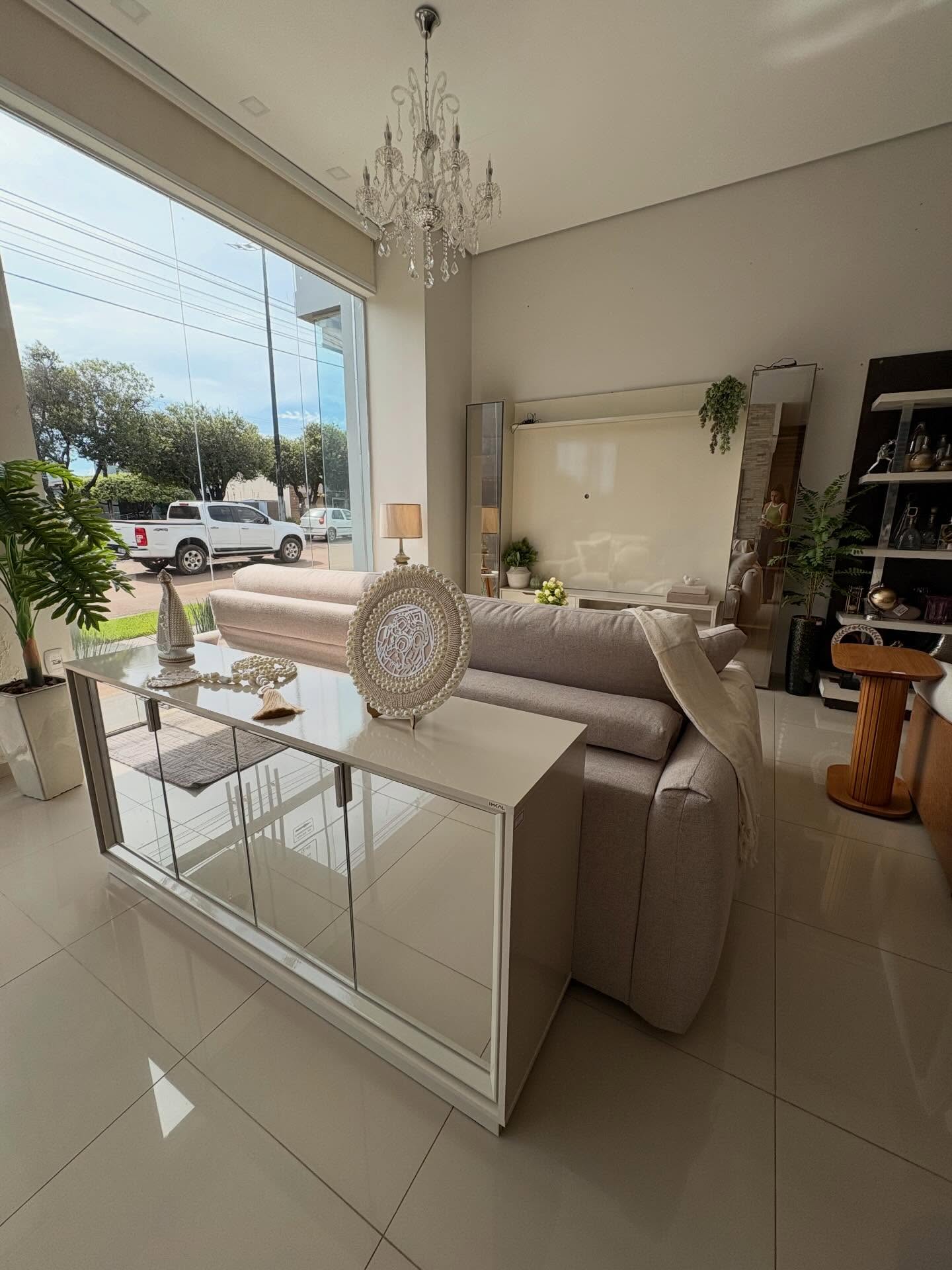 Ambiente interno da Recanto Verde com sala decorada